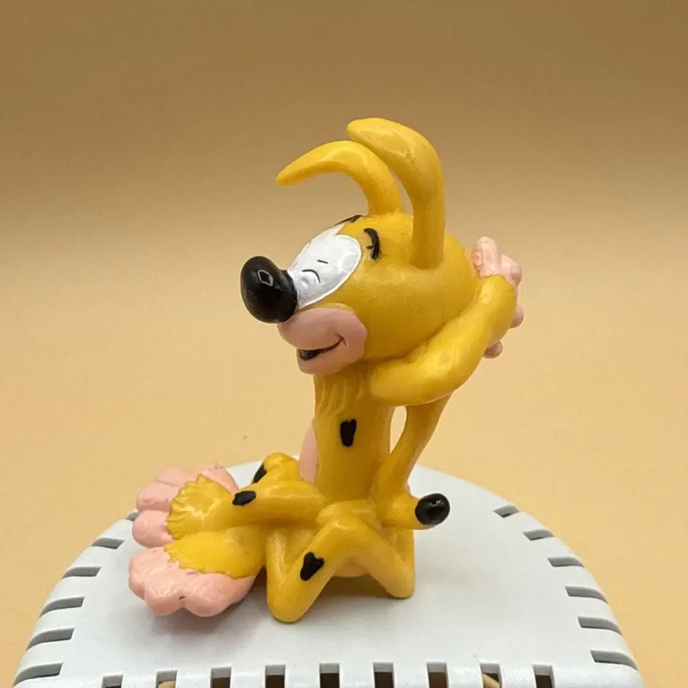 Applause marsupilami sitting